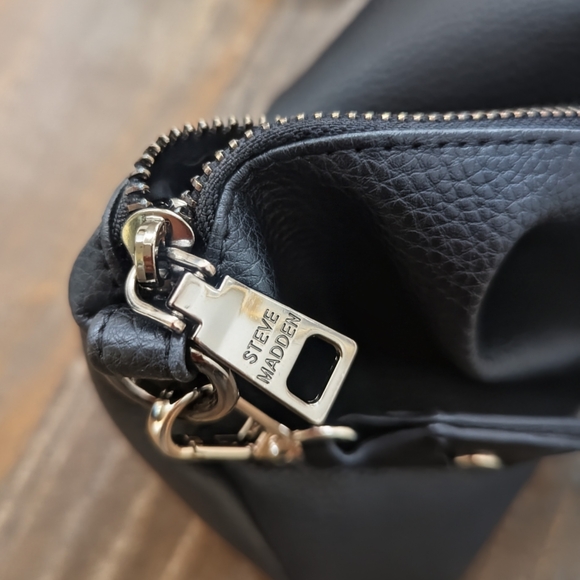 Steve Madden Black Leather Crossbody Bag -Wide Strap, Silver Hardware - Picture 4 of 7